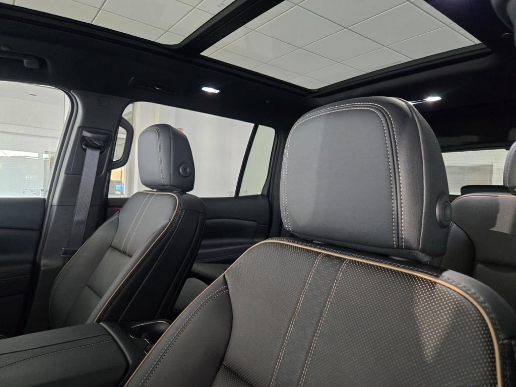 2025 Chevrolet Traverse High Country - Photo 25