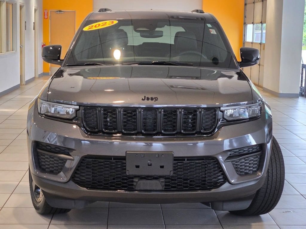 Used 2023 Jeep Grand Cherokee Altitude 4x4 SUV