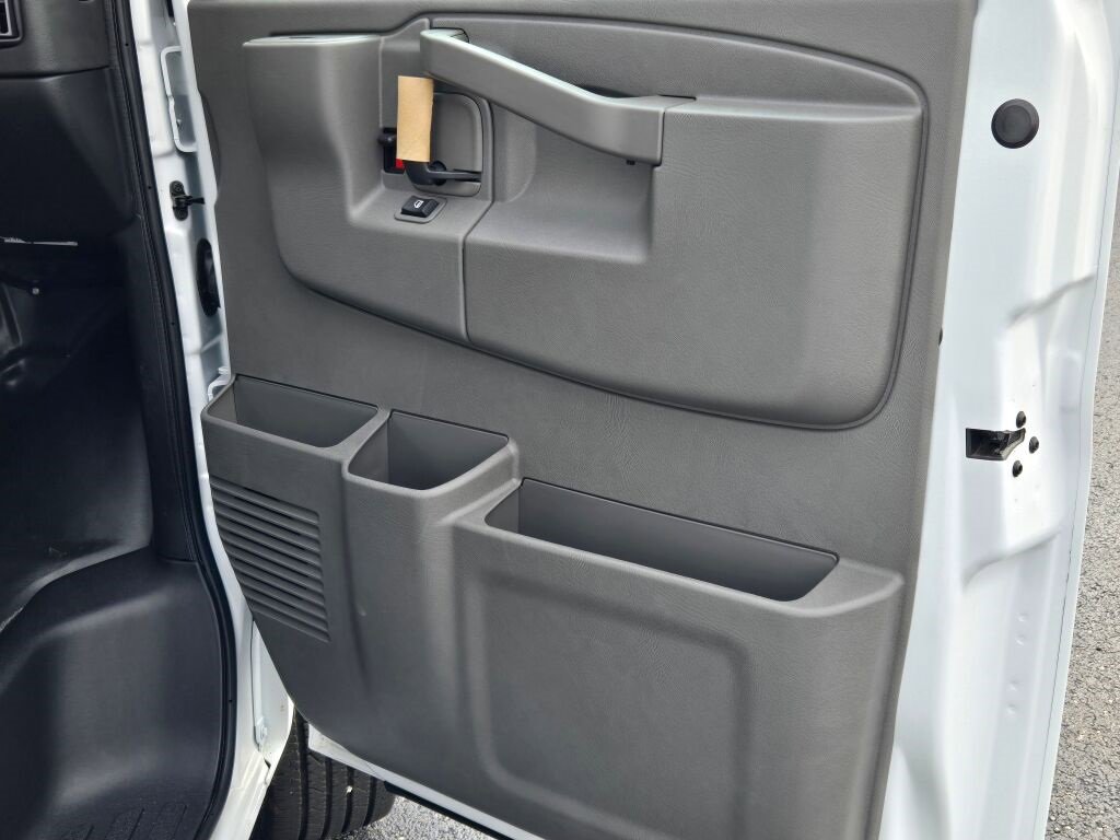 2025 CHEVROLET EXPRESS - Image 4