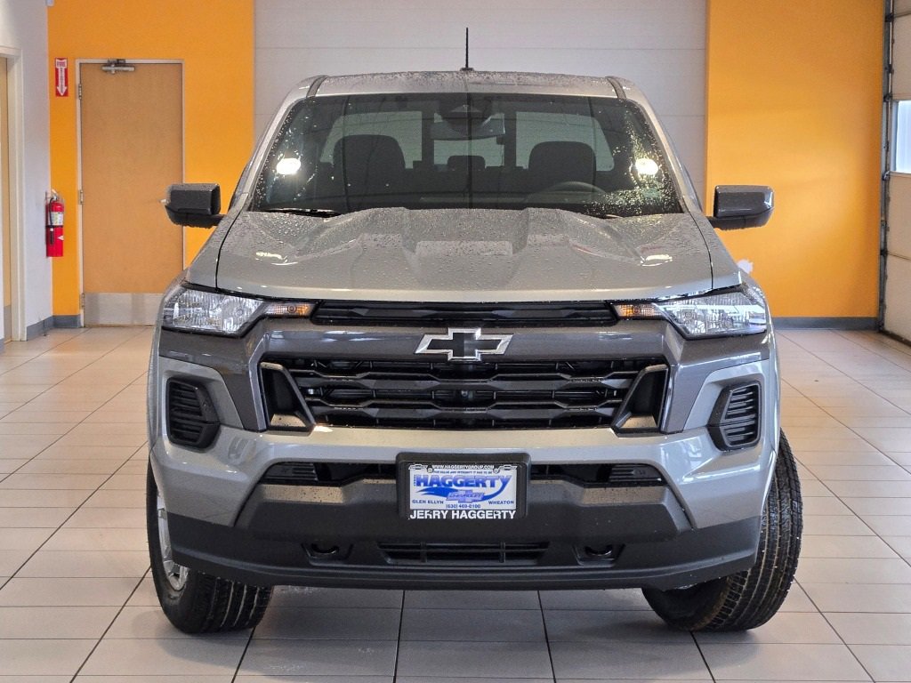 2025 Chevrolet Colorado Work Truck LT photo 2