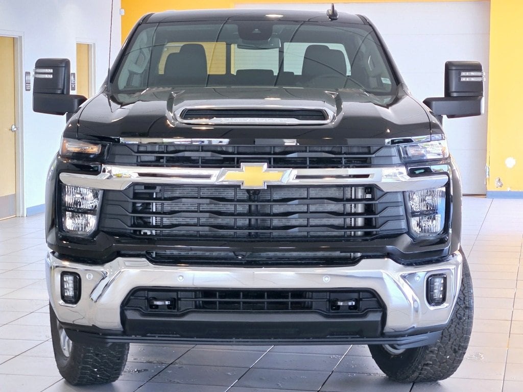 2025 CHEVROLET SILVERADO HD - Image 2