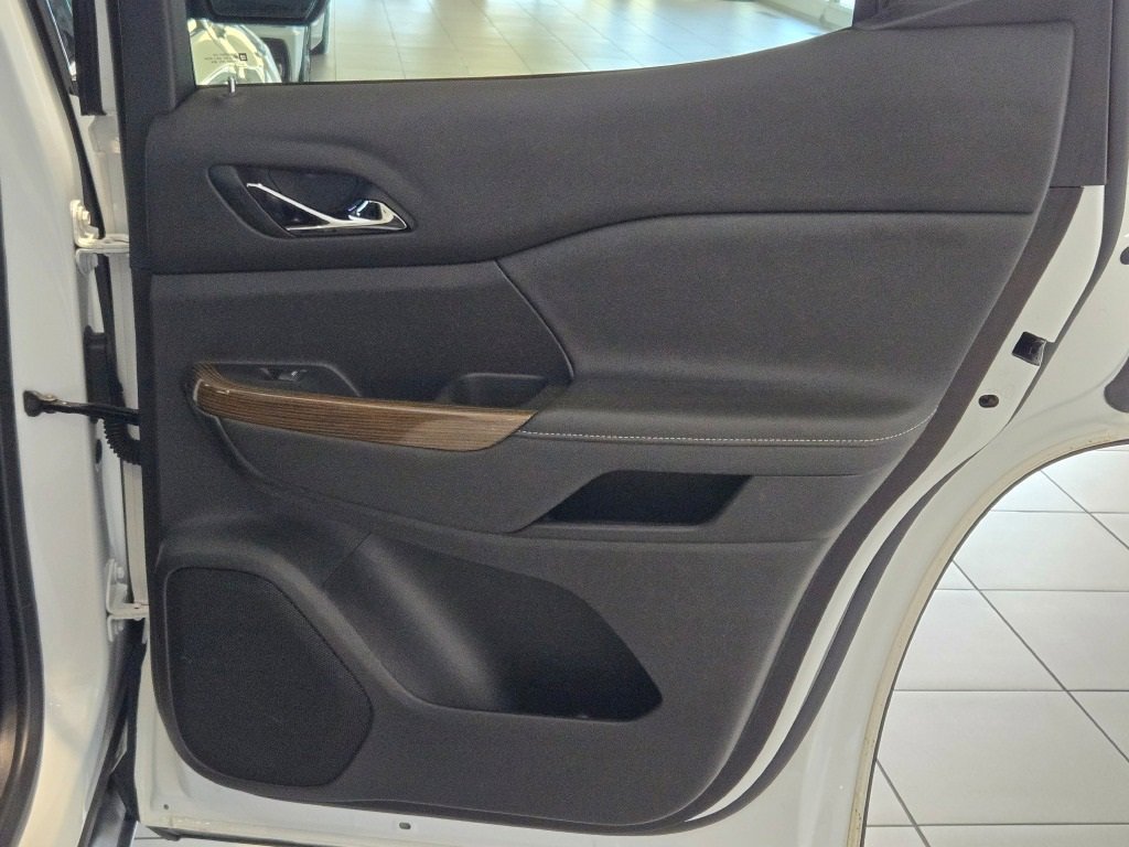 2023 GMC ACADIA - Image 8