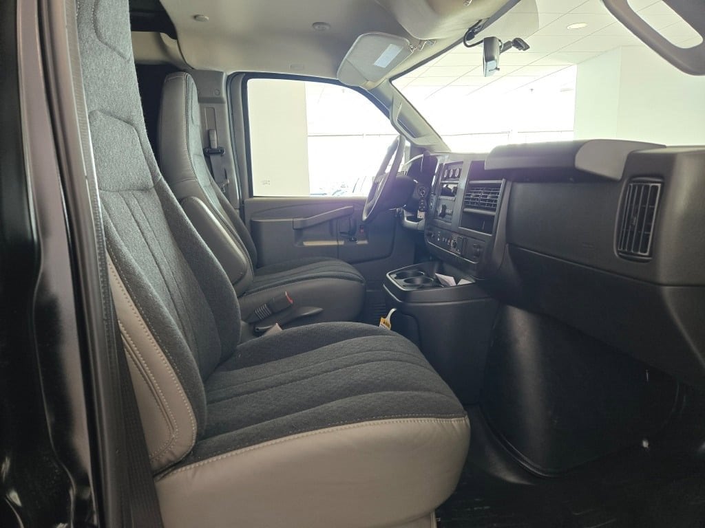 2025 CHEVROLET EXPRESS - Image 5