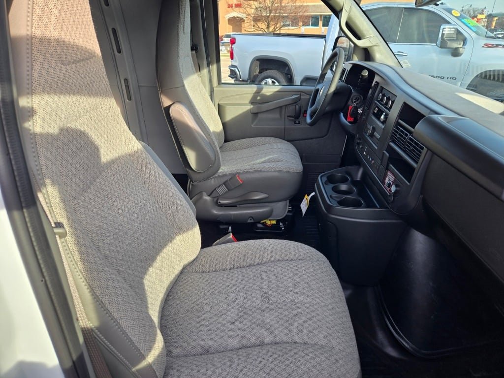 2025 CHEVROLET EXPRESS - Image 5