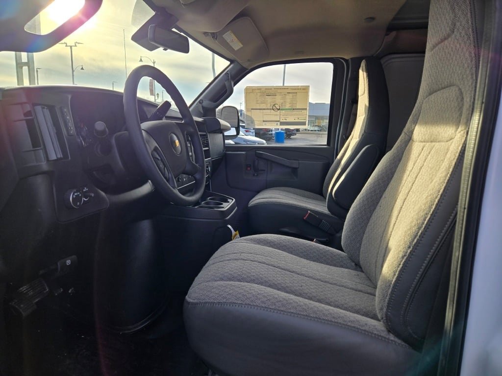2025 CHEVROLET EXPRESS - Image 14
