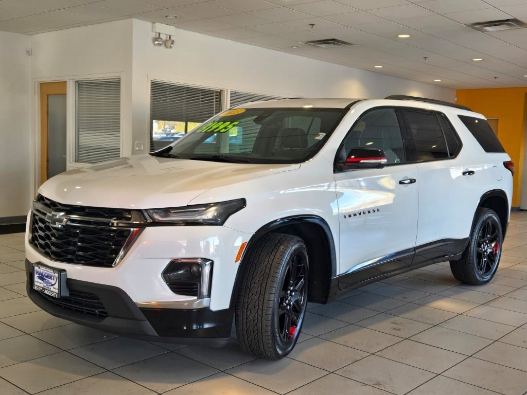 2023 Chevrolet Traverse Premier photo 2