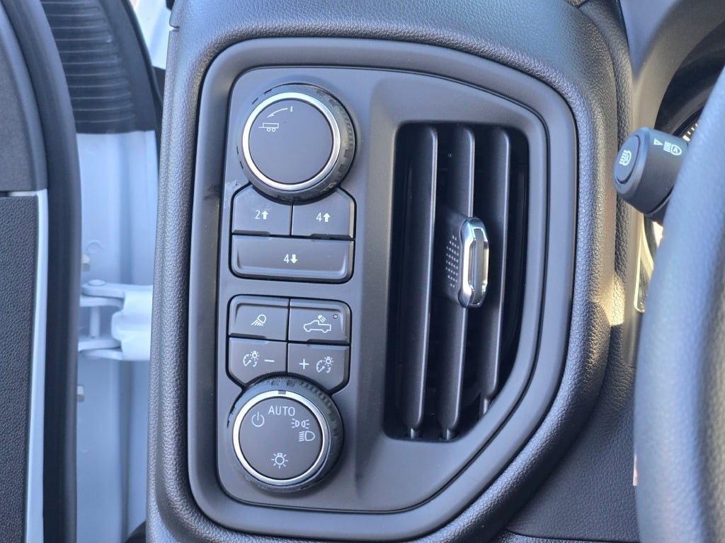 2026 CHEVROLET SILVERADO HD - Image 28
