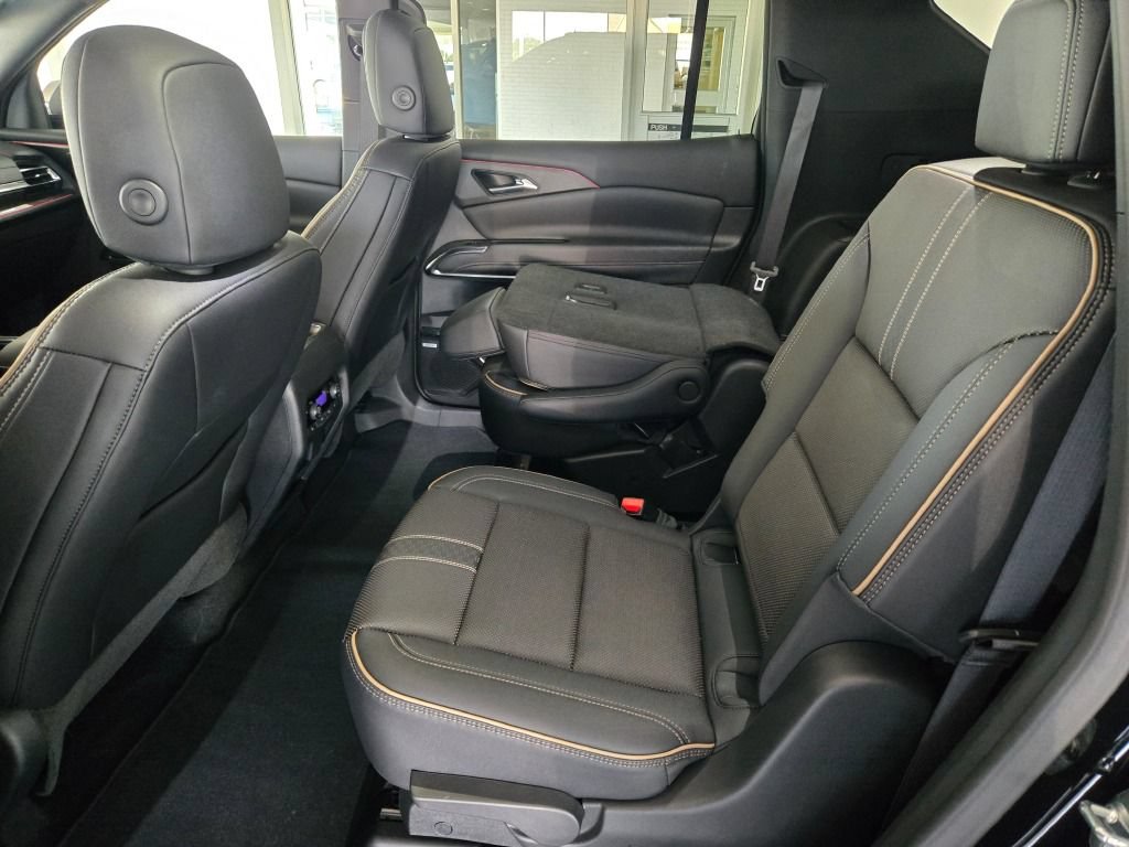 2025 Chevrolet Traverse High Country - Photo 17