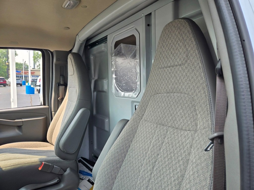 2025 CHEVROLET EXPRESS - Image 17