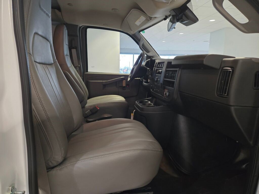 2025 CHEVROLET EXPRESS - Image 5