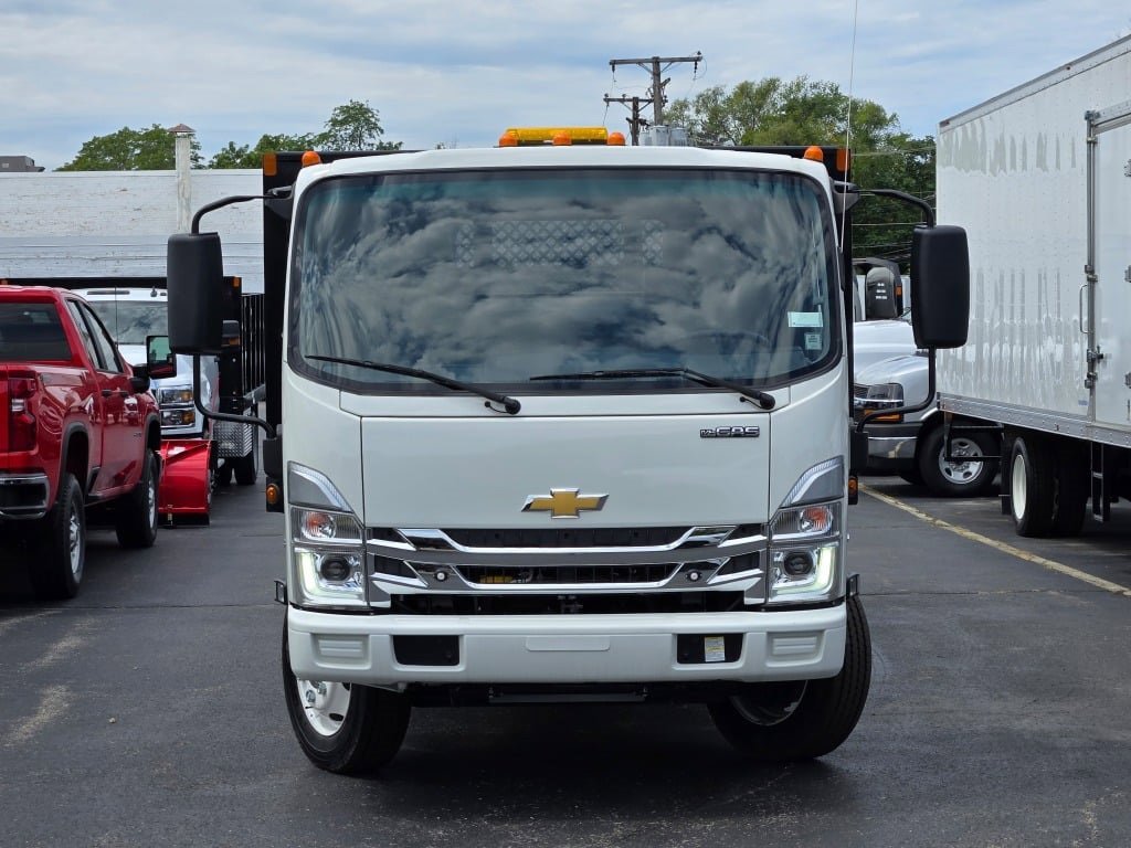 2024 Chevrolet Silverado 4500HD Base photo 2