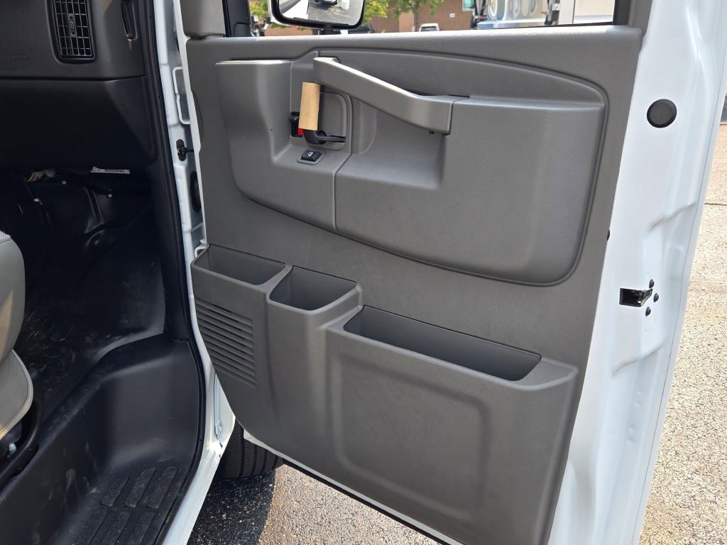 2025 CHEVROLET EXPRESS - Image 4