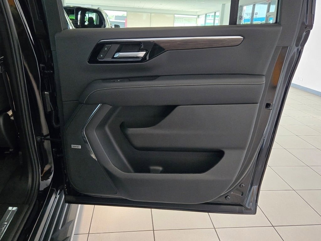 2025 CHEVROLET SUBURBAN - Image 8