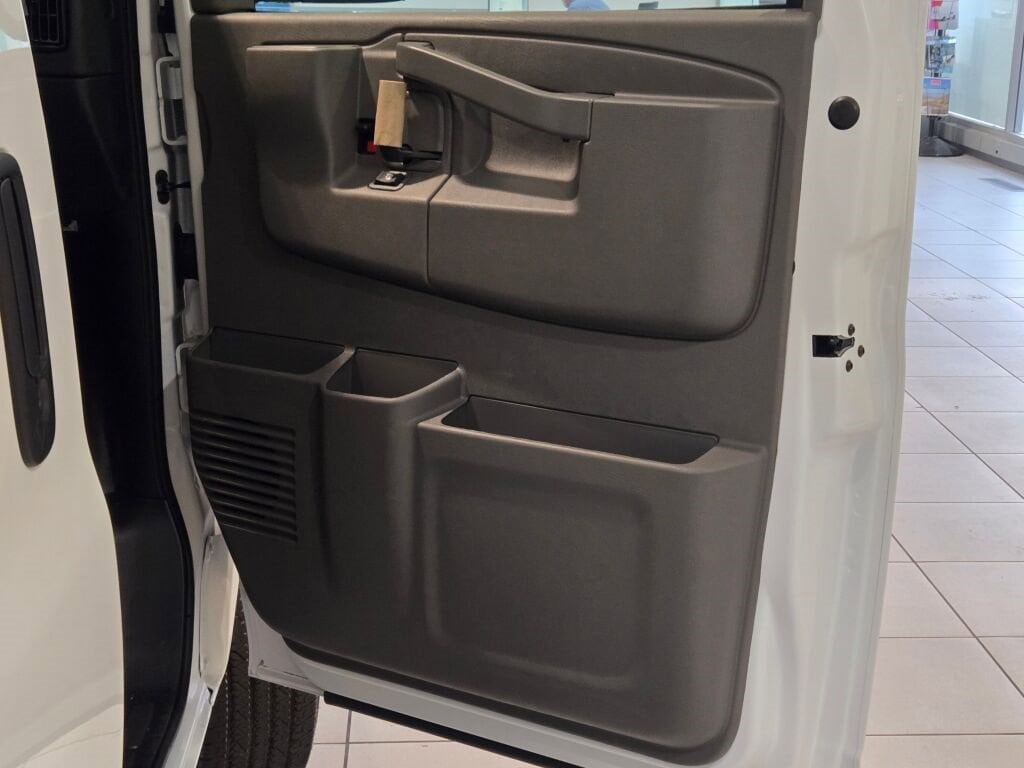 2025 CHEVROLET EXPRESS - Image 4