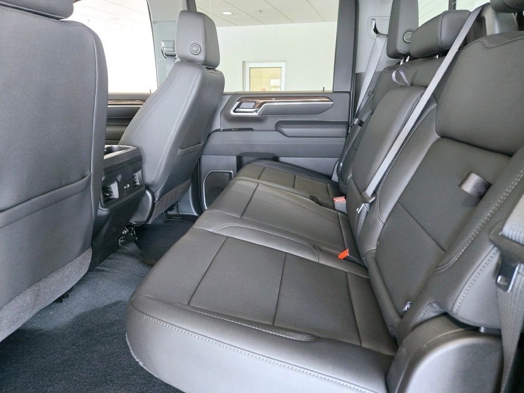 2025 CHEVROLET SILVERADO HD - Image 15