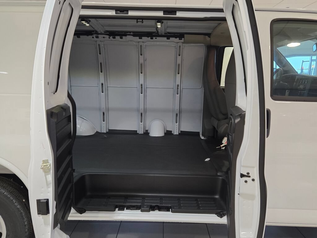 2025 Chevrolet Express Cargo Work Van - Photo 7