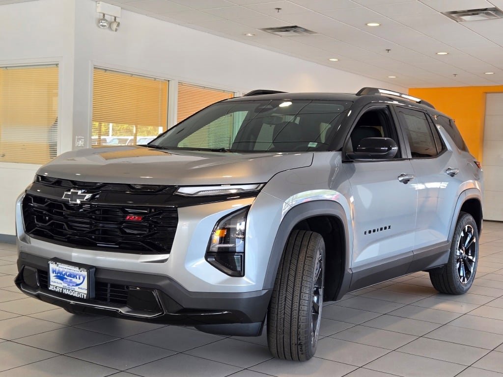 2026 Chevrolet Equinox RS photo 2