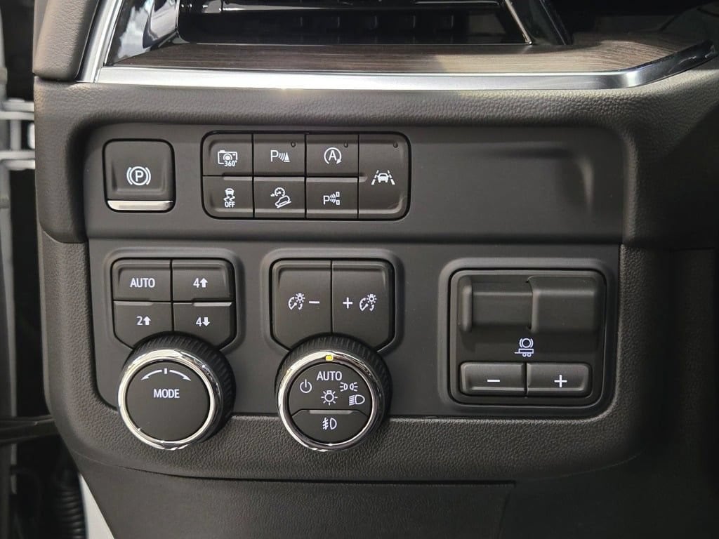 2026 Chevrolet Suburban Z71 - Photo 29