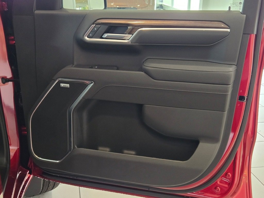 2025 Chevrolet Silverado 1500 RST photo 4