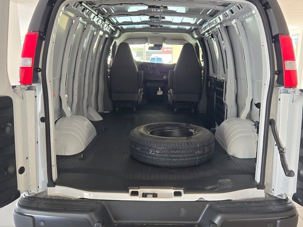 2026 Chevrolet Express Cargo Work Van - Photo 10