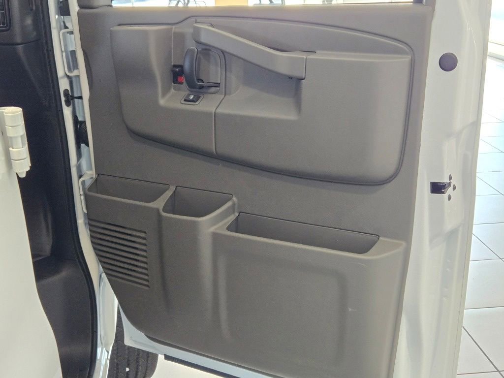 2026 Chevrolet Express Cargo Work Van - Photo 4