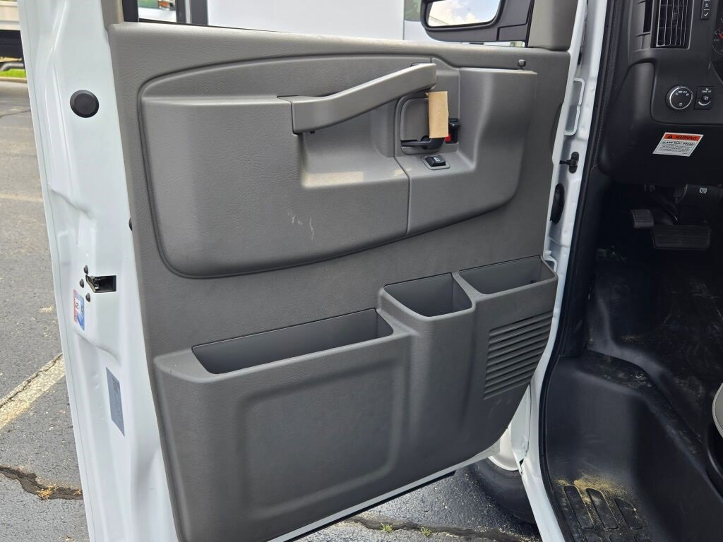 2025 CHEVROLET EXPRESS - Image 16
