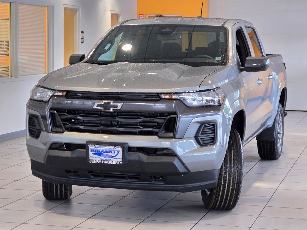 2025 Chevrolet Colorado Work Truck LT photo 3