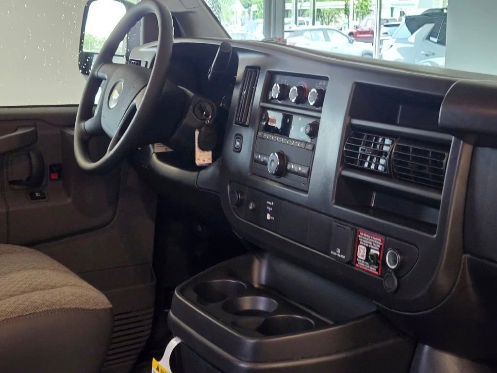 2026 Chevrolet Express Cargo Work Van - Photo 6