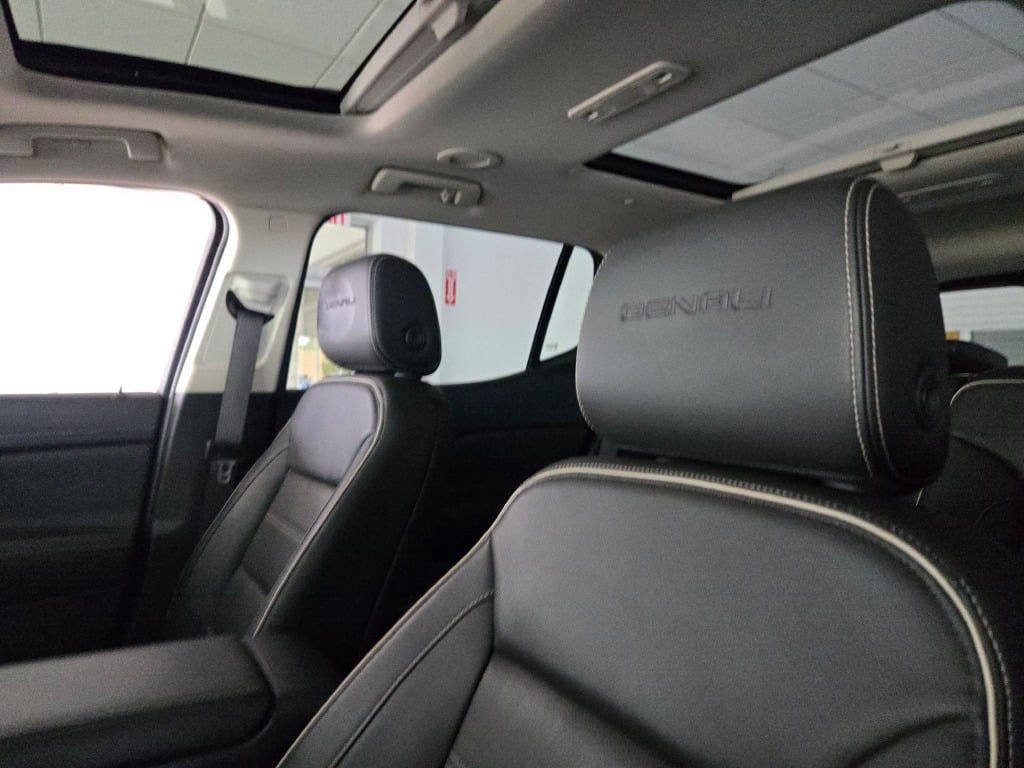 2023 GMC Acadia Denali - Photo 26