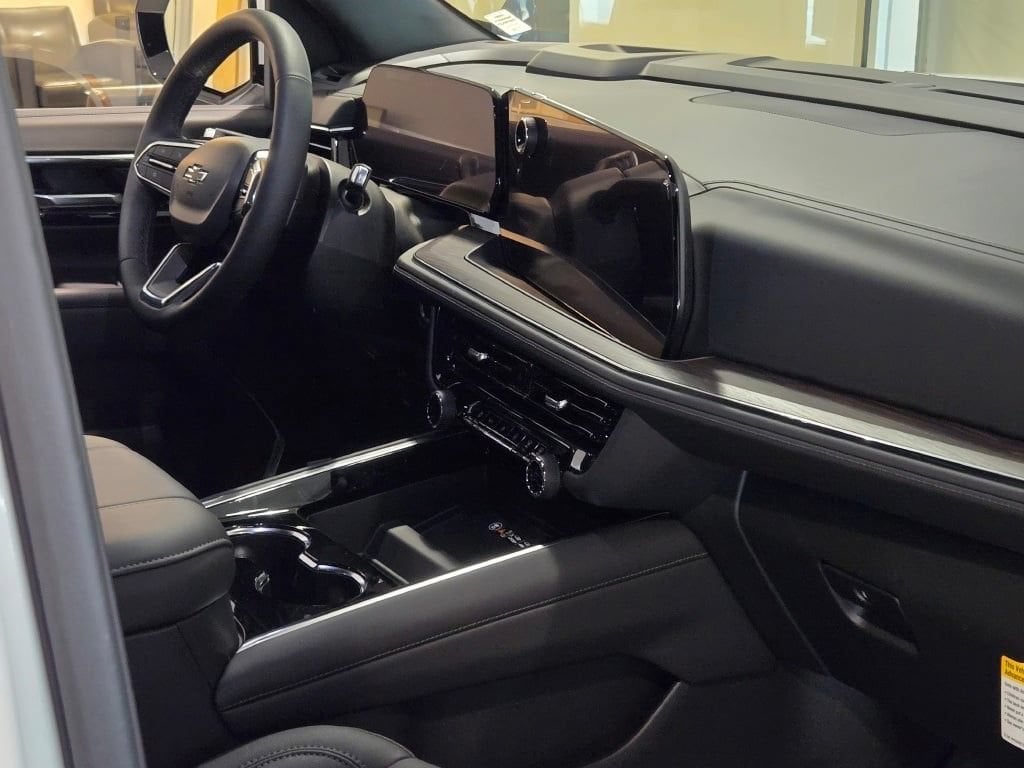 2026 Chevrolet Suburban Z71 - Photo 7