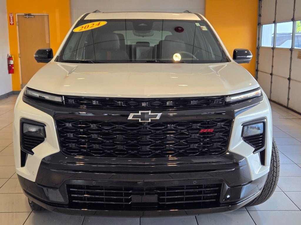 2024 Chevrolet Traverse RS photo 2