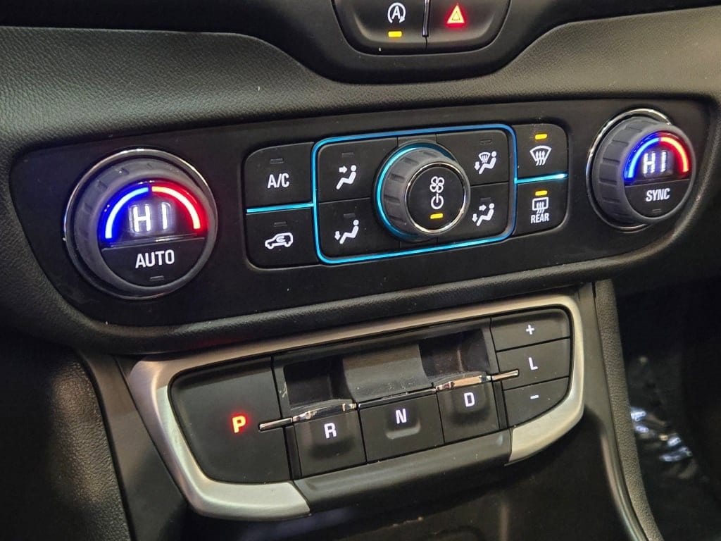 2023 GMC TERRAIN - Image 28