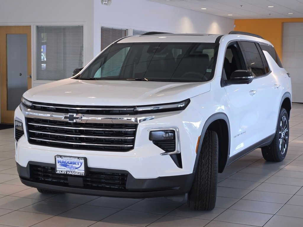 2026 Chevrolet Traverse photo 3