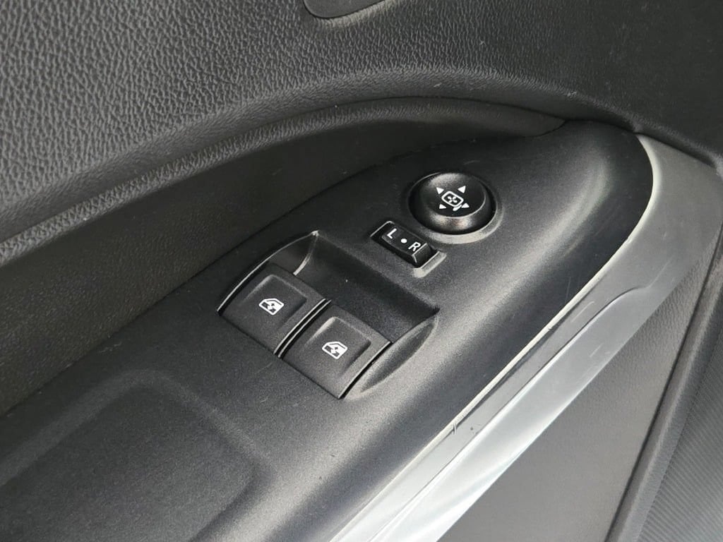 2021 Chevrolet Colorado LT - Photo 21