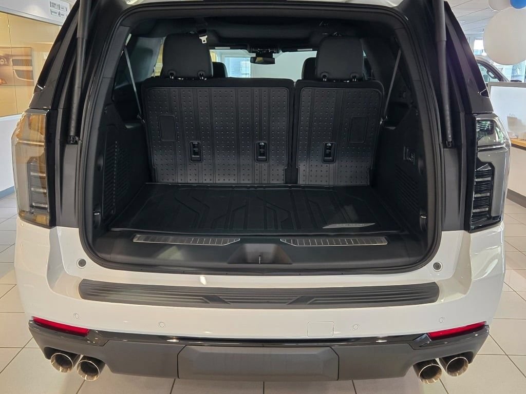 2026 Chevrolet Suburban Z71 - Photo 13