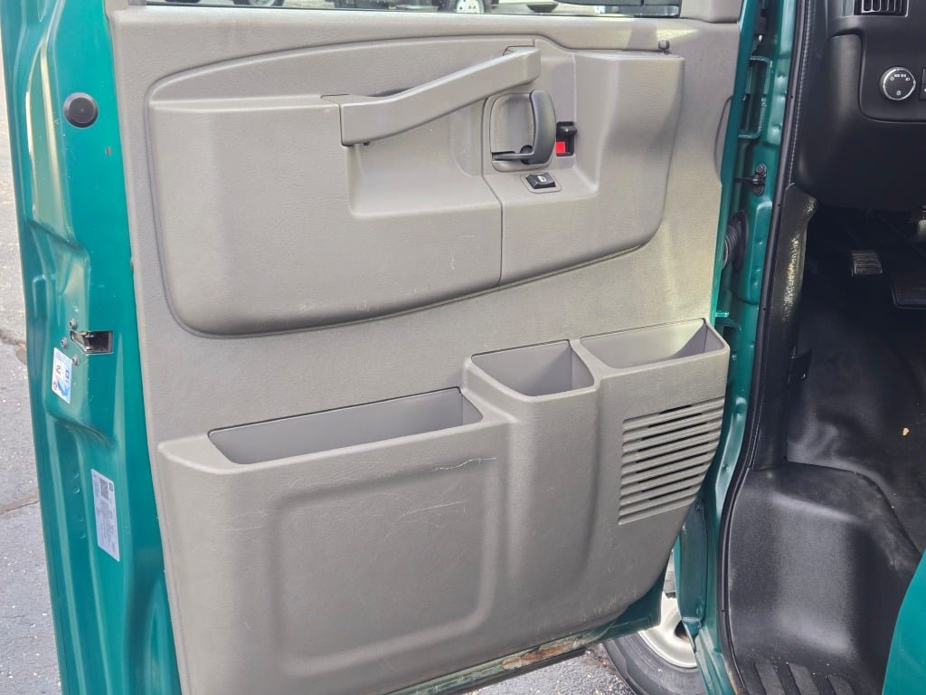 2023 Chevrolet Express Cargo Work Van - Photo 16