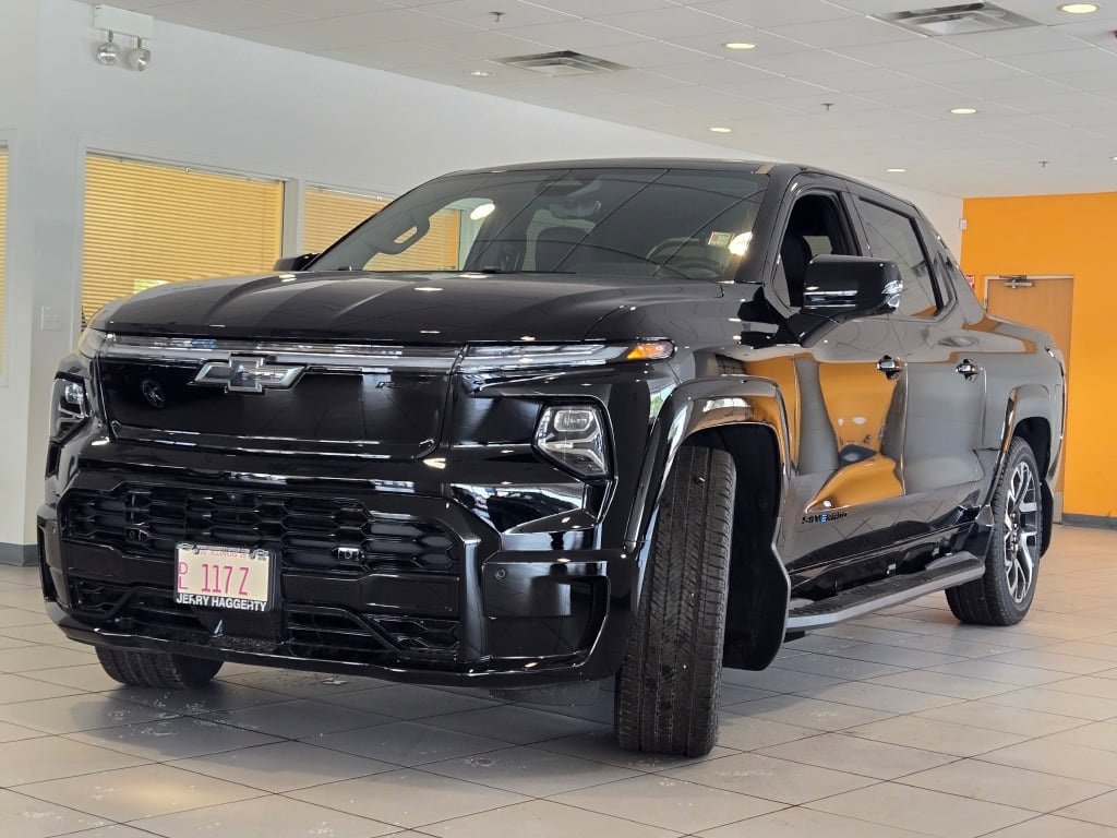 2024 Chevrolet Silverado EV RST photo 2