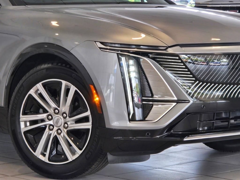 Used 2024 Cadillac LYRIQ Tech with VIN 1GYKPMRK3RZ127179 for sale in Glen Ellyn, IL