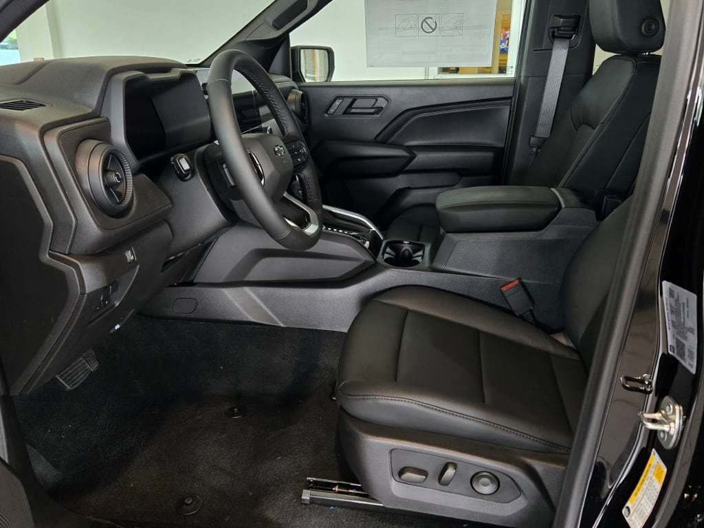 2025 CHEVROLET COLORADO - Image 18