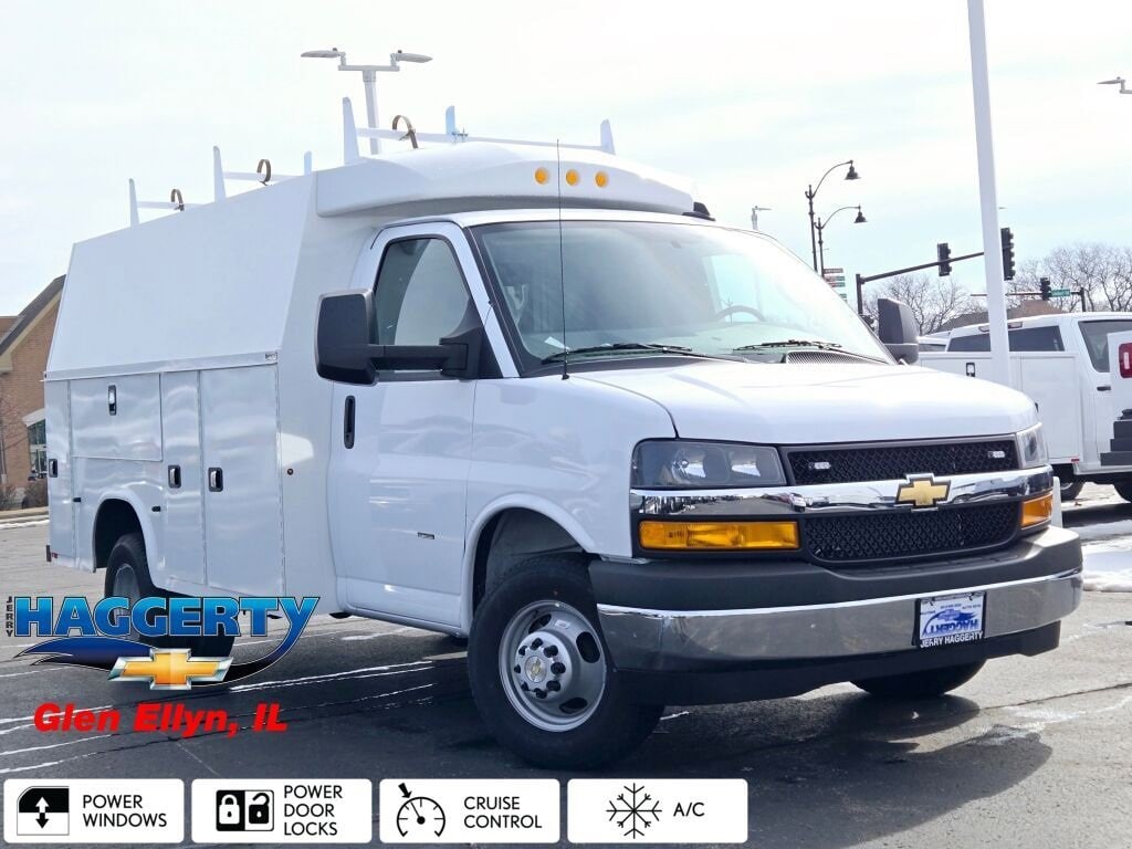 2024 Chevrolet Express Cutaway Base's photo