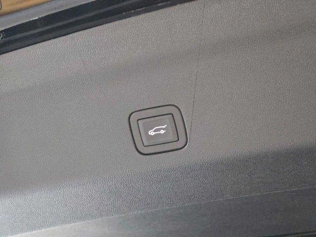 2025 CHEVROLET SUBURBAN - Image 14