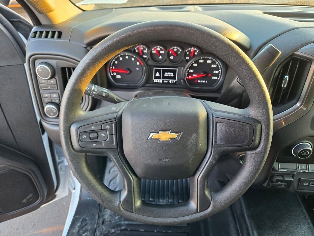 2025 CHEVROLET SILVERADO HD - Image 32