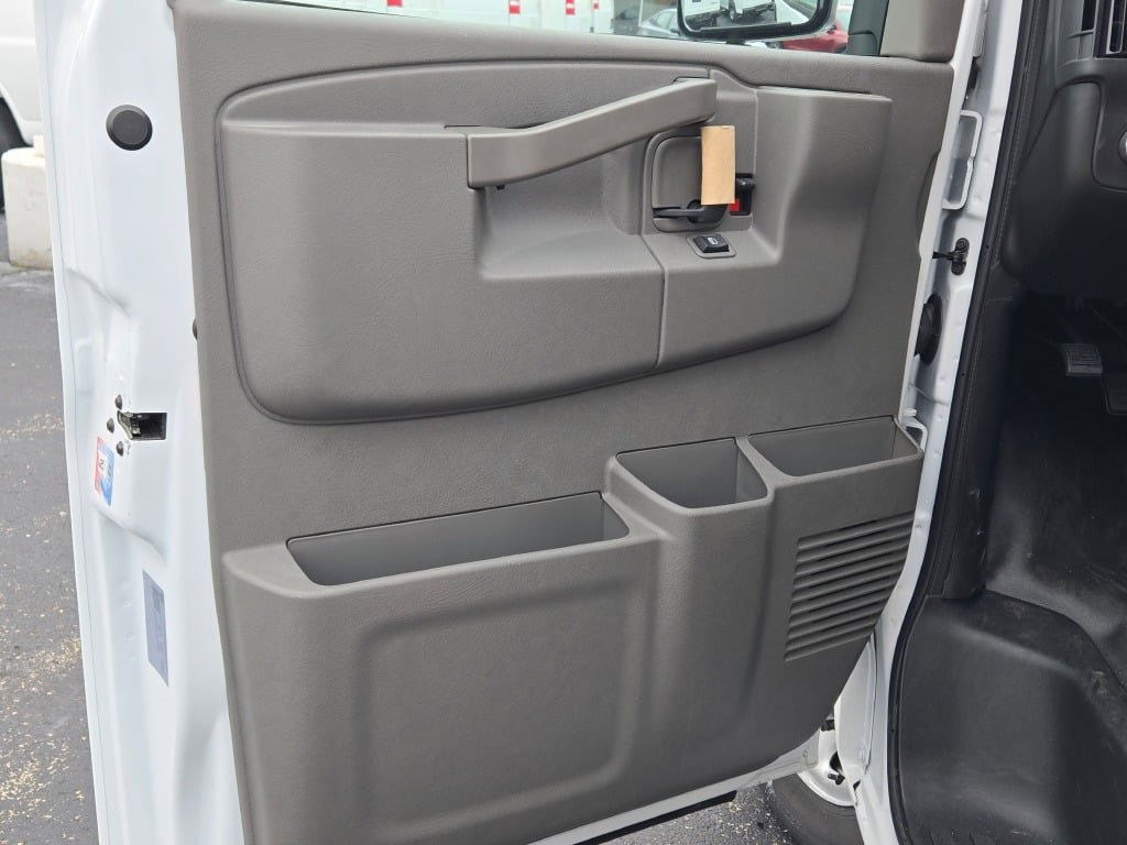2025 CHEVROLET EXPRESS - Image 15
