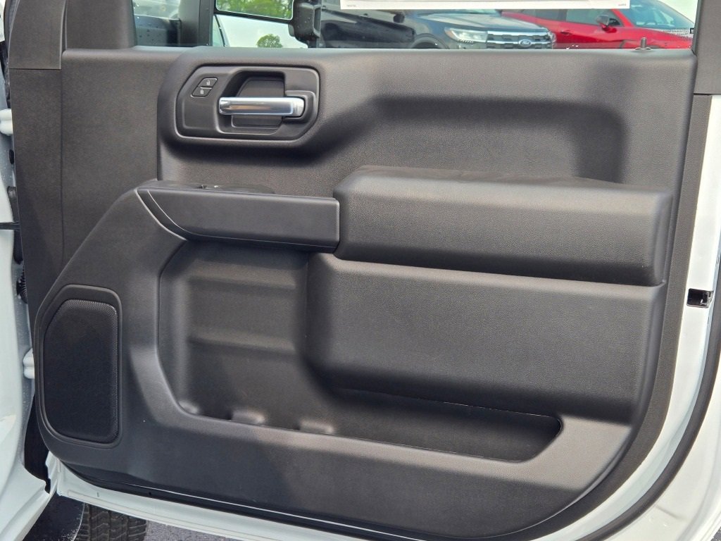 2025 Chevrolet Silverado 3500HD Work Truck photo 2