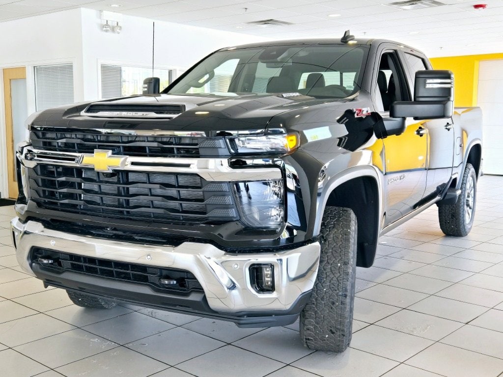 2025 CHEVROLET SILVERADO HD - Image 3