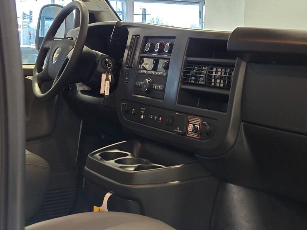 2025 Chevrolet Express Cargo Work Van - Photo 6