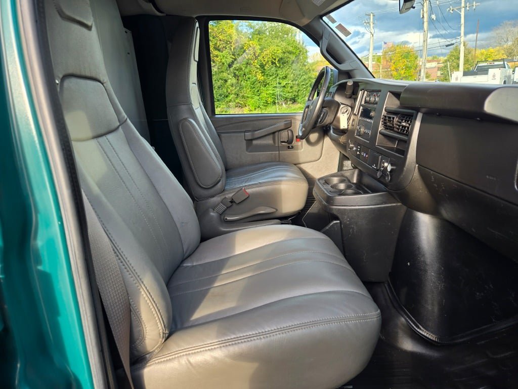 2023 Chevrolet Express Cargo Work Van - Photo 6
