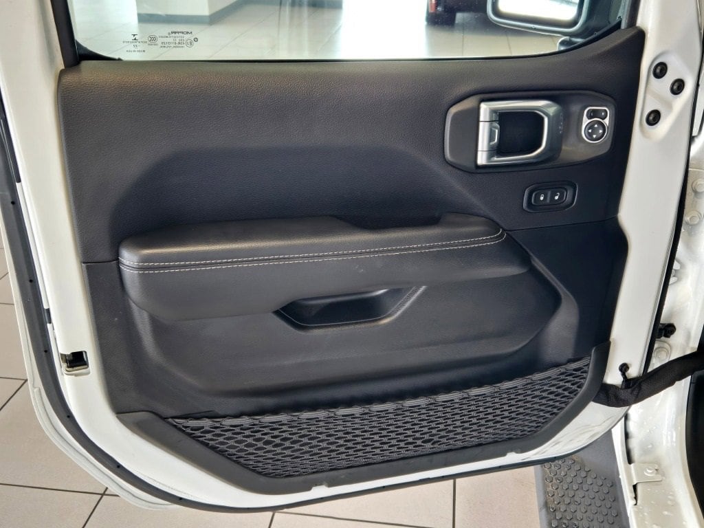 2022 JEEP WRANGLER - Image 17