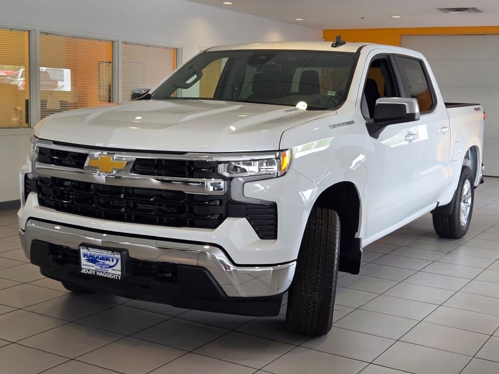 2026 Chevrolet Silverado 1500 LT photo 3
