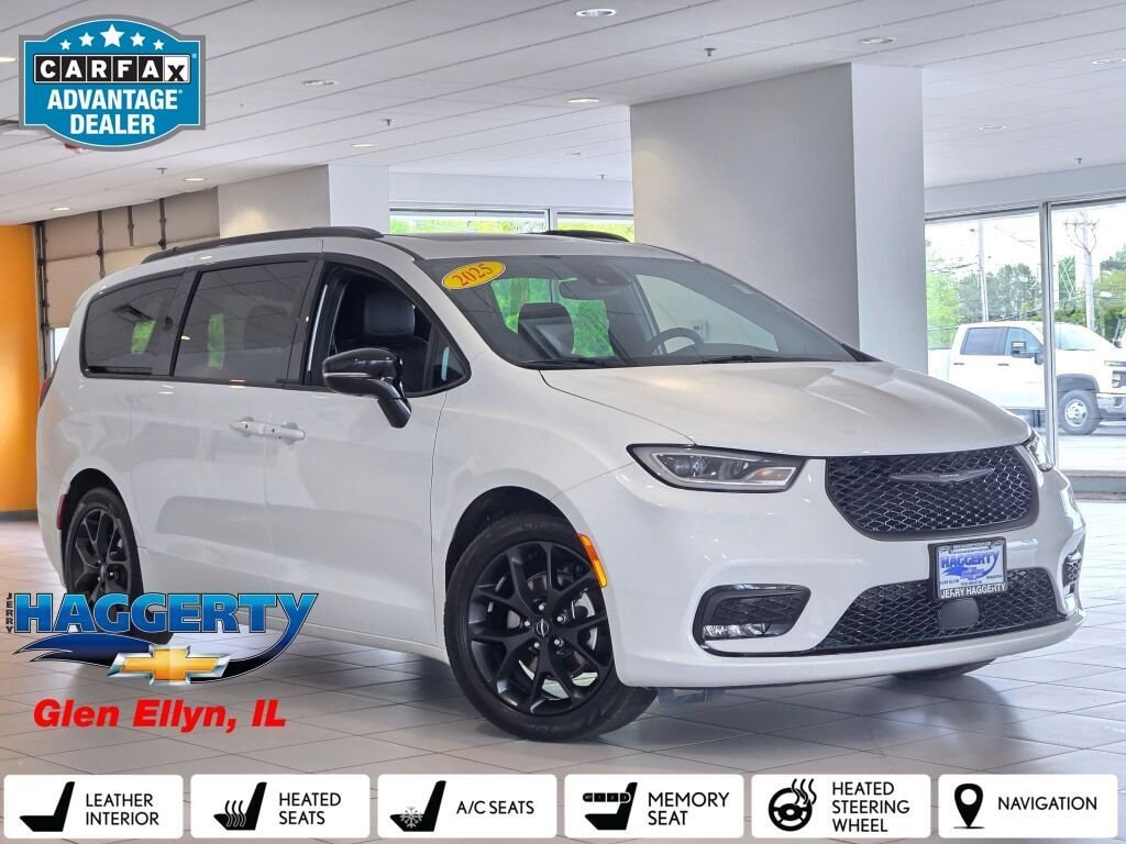 Used 2025 Chrysler Pacifica Limited Minivan